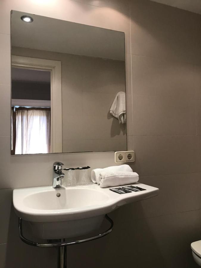 Hostal Can Pou Vidreres Extérieur photo
