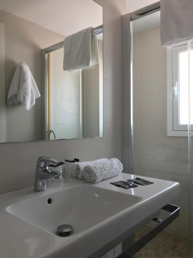 Hostal Can Pou Vidreres Extérieur photo