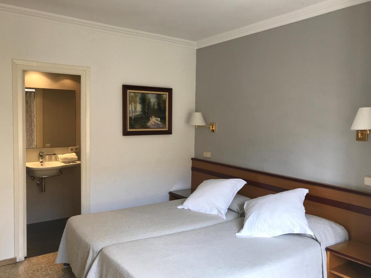 Hostal Can Pou Vidreres Extérieur photo