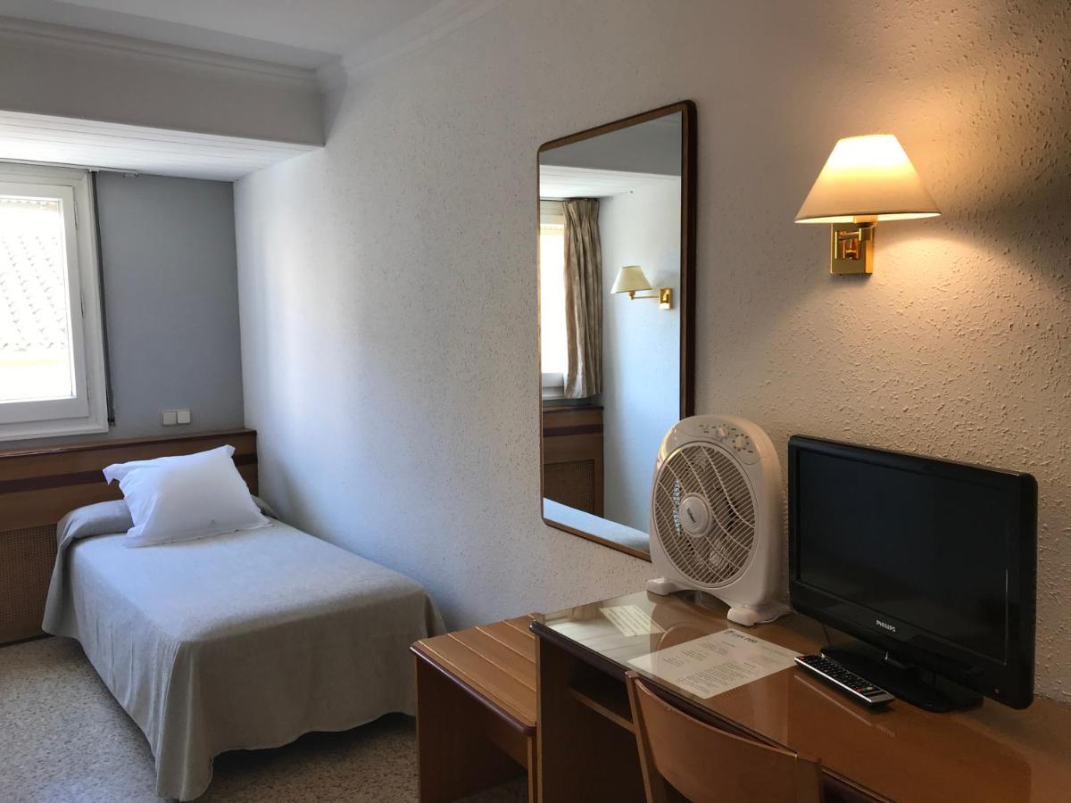 Hostal Can Pou Vidreres Extérieur photo
