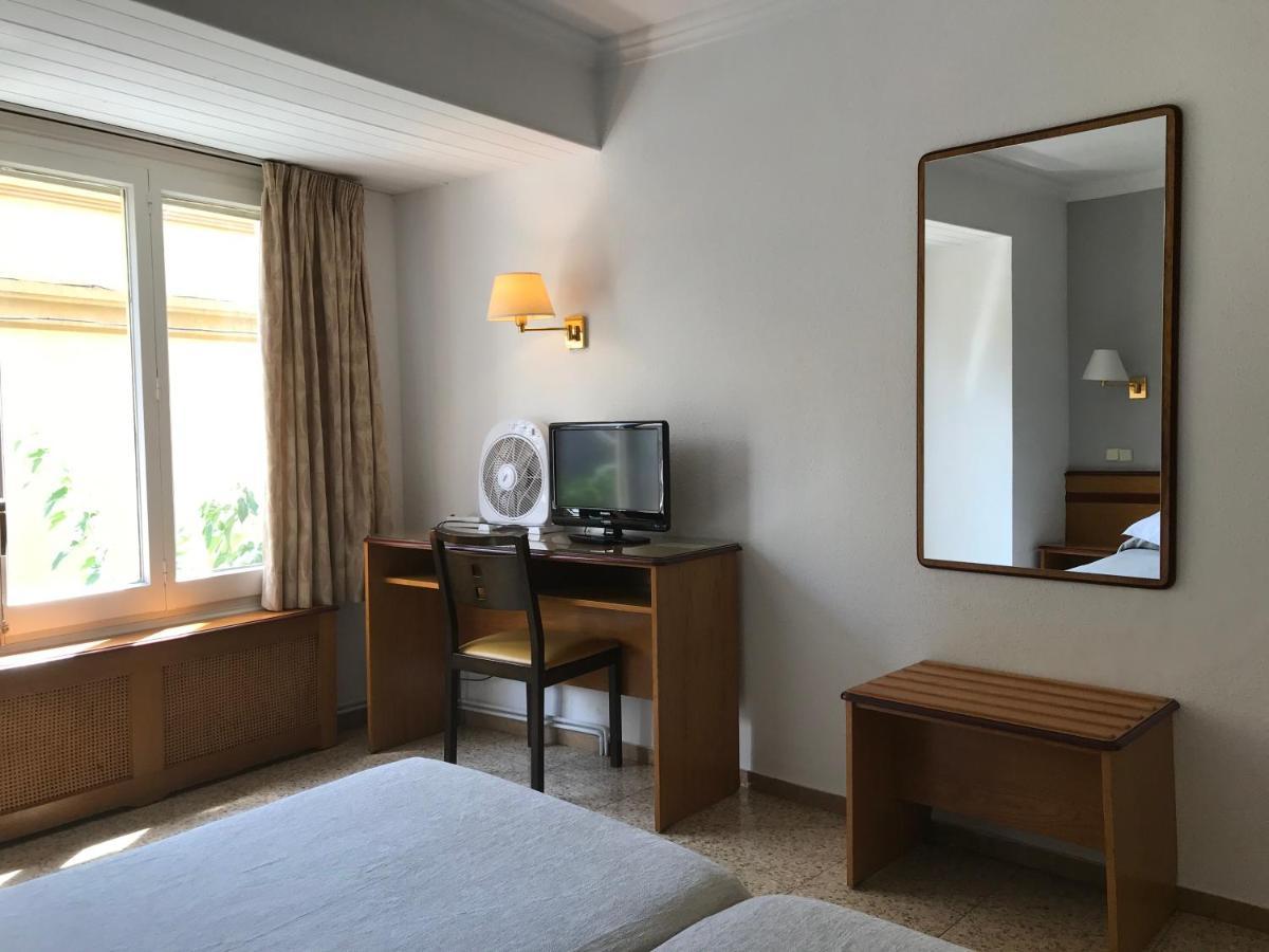 Hostal Can Pou Vidreres Extérieur photo