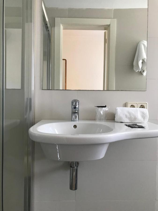 Hostal Can Pou Vidreres Extérieur photo