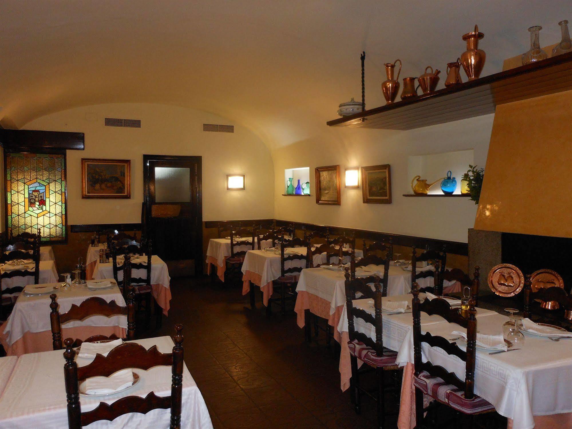 Hostal Can Pou Vidreres Extérieur photo
