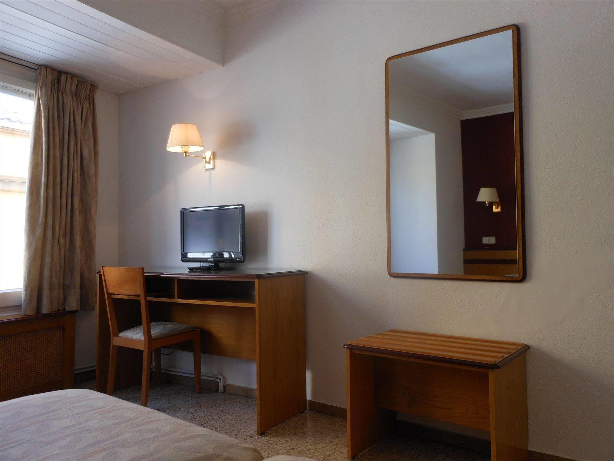 Hostal Can Pou Vidreres Extérieur photo