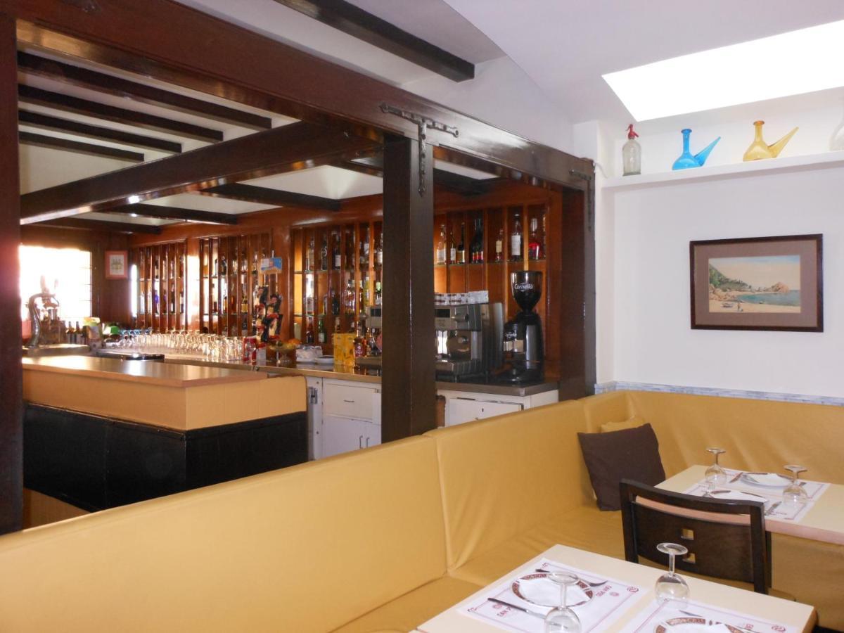 Hostal Can Pou Vidreres Extérieur photo